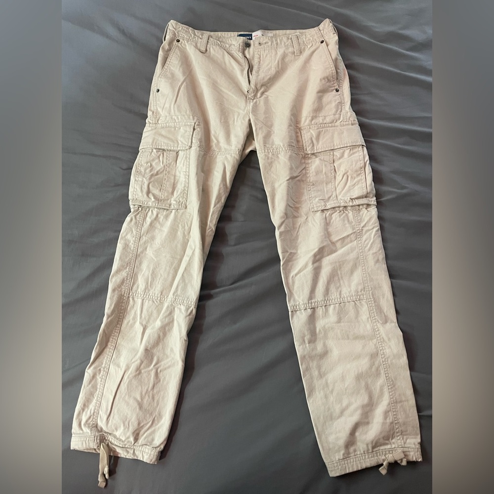 Old Navy cream cargo pant with adjustable cuffing